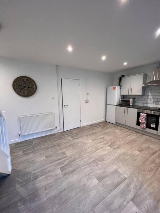 Bridge Place - Spacious Home With Plenty Of Beds! Мертир-Тидвилл Экстерьер фото