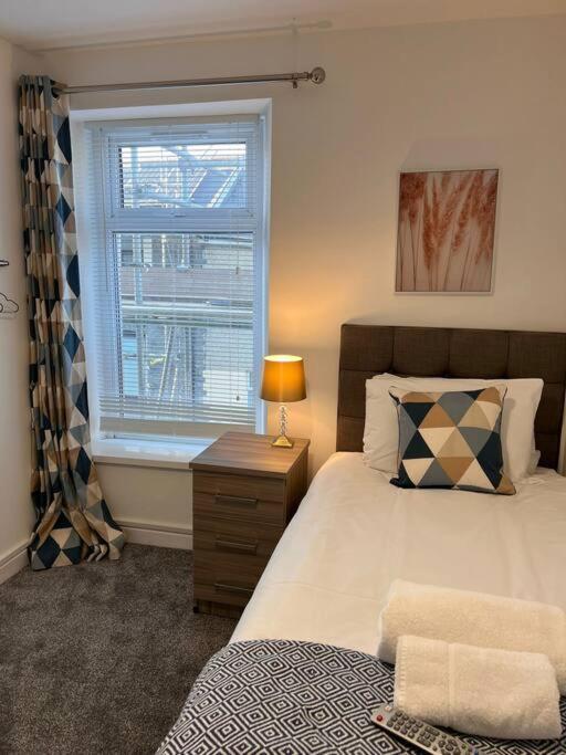 Bridge Place - Spacious Home With Plenty Of Beds! Мертир-Тидвилл Экстерьер фото